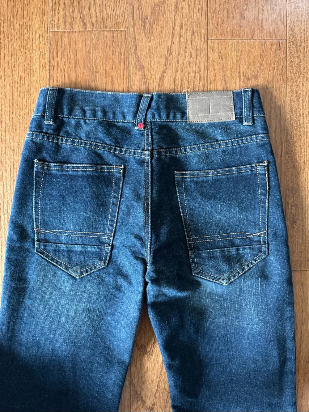 Boy’s Tommy Hilfiger navy blue denim jeans with a straight leg fit sz 12